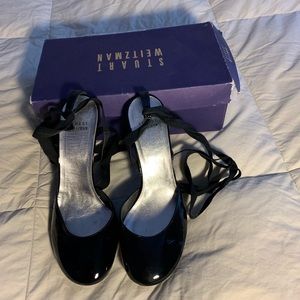 Women’s Ankle tie around closed toe heels.